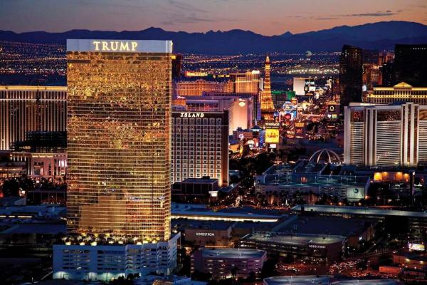 Na foto é possível ver o objeto Five Star Trump Hotel No Resort and Cleaning Fees localizado na cidade de Las Vegas.