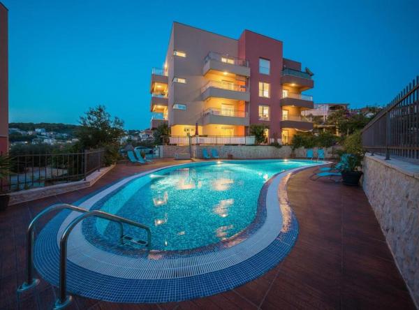 Luxury Apartment Okrug Gornji With Sea View And Pool - Trogir