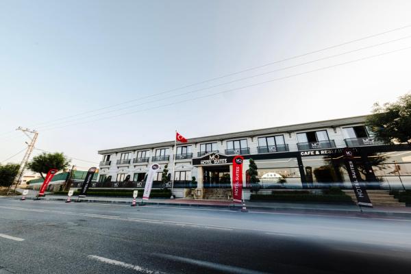 Op de foto is het object MQ Hotel te zien, gelegen in de stad Durusu.