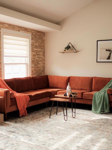 La photo montre l'objet Your Cozy Getaway with Sunroom & Gaming Room situé dans la ville de Bartlett.