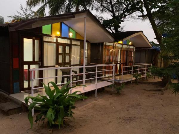 Na fotografii je vidět objekt Casa Beach hut Resort nacházející se ve městě Palolem.