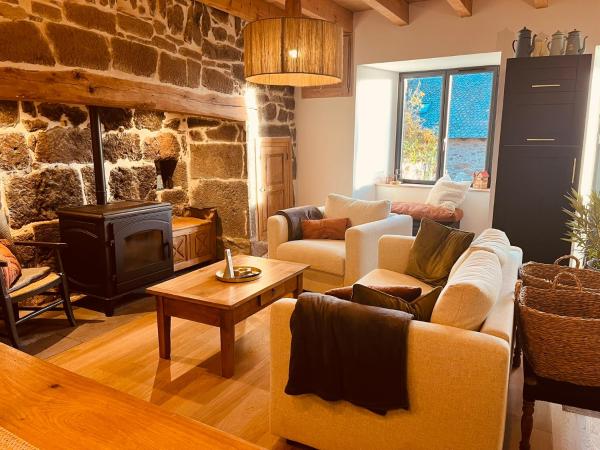 A la foto es mostra l'objecte Maison authentique au cœur des montagnes, 8pers situat a la ciutat de Thiézac.