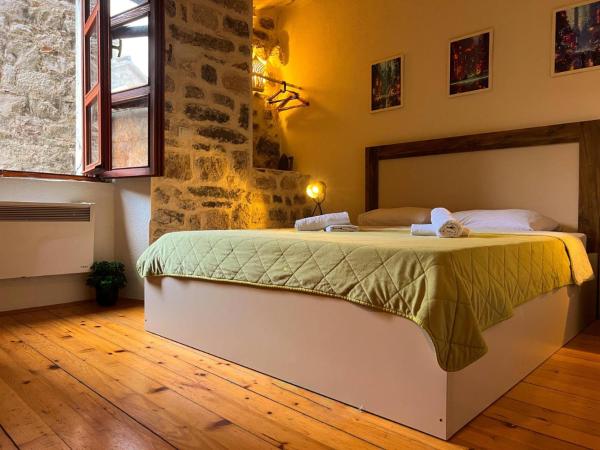 A la foto es mostra l'objecte Old Town Homestel situat a la ciutat de Kotor.