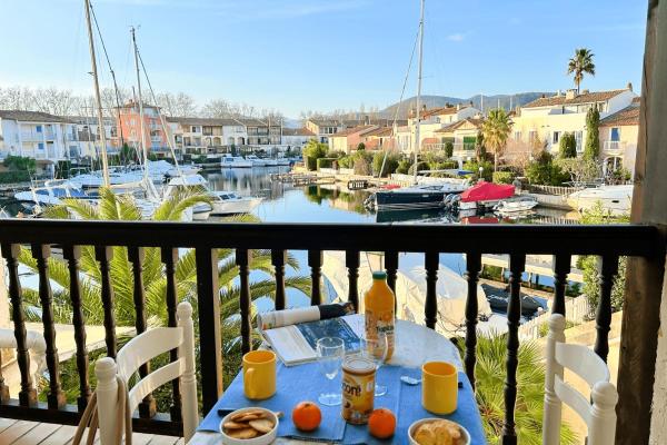 A la foto es mostra l'objecte Lovely 3-room apartment with AC and WIFI - Lift situat a la ciutat de Grimaud.