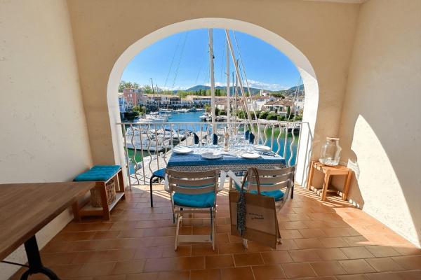 A la foto es mostra l'objecte This comfortable and bright apartment WIFI situat a la ciutat de Grimaud.