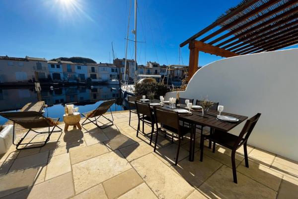 A la foto es mostra l'objecte Renovated fisherman house next to the beach - AC WIFI mooring situat a la ciutat de Grimaud.