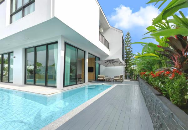 Na foto é possível ver o objeto Bangtao Pool Villa with Home Cinema - PrymaVista localizado na cidade de Phuket.