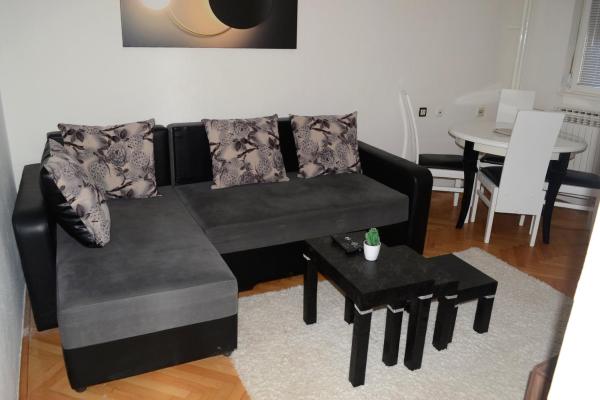Na zdjęciu widoczny jest obiekt Vladimir Apartman położony w mieście Lavci.