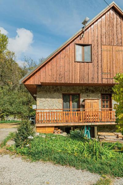 Na fotografii je vidět objekt Maison accueillante avec vue sur montagnes à Villarembert nacházející se ve městě Fontcouverte.