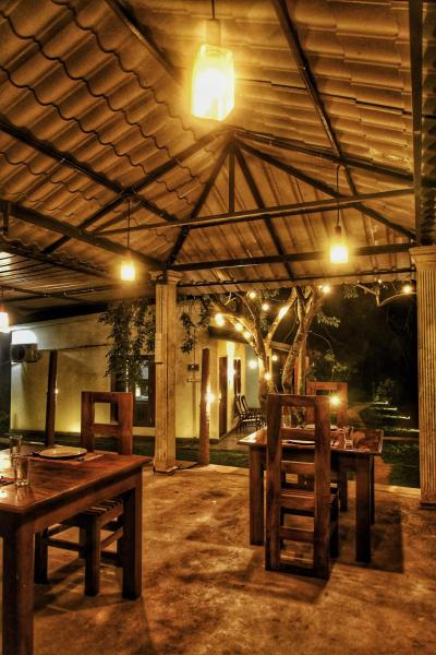 Auf dem Foto ist das Objekt Pinnacle Safari Resort in der Stadt Udawalawe zu sehen.