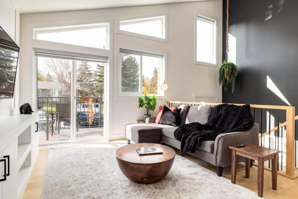 Na zdjęciu widoczny jest obiekt Free Parking, Perfect Family Home with King Bed położony w mieście Calgary.