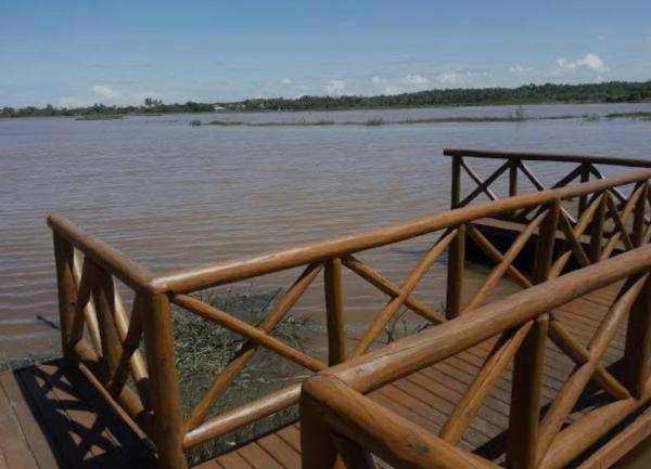 A la foto es mostra l'objecte Condominio Aquavile Climatizada situat a la ciutat de Camaçari.