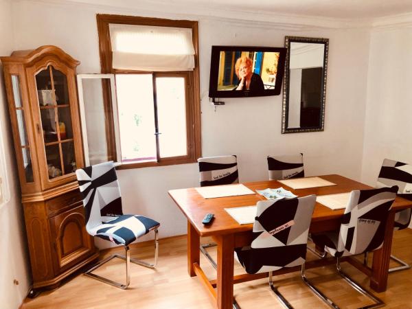 På billedet ses objektet Wohnung in historischem Haus beliggende i byen Burghausen.