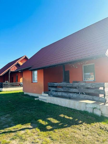 The photo shows the Domek w Miasteczku Portowym nr 3 located in the city of Brzeg Dolny.