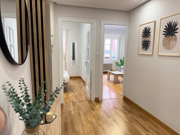 Na fotografii je vidět objekt Rioja centro Ayuntamiento by Apartamentos Logrono nacházející se ve městě Logroño.