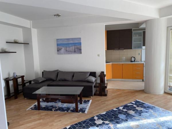 Na foto é possível ver o objeto Pastel apartment localizado na cidade de Dračevo.