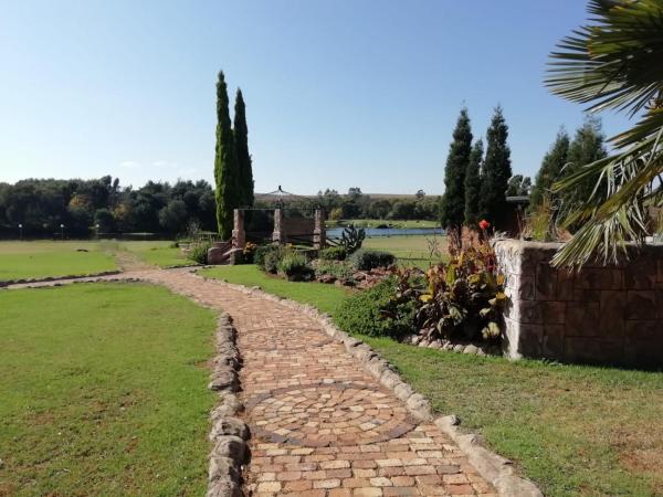 Foto 1: Rustic Fields Lodge & Venue