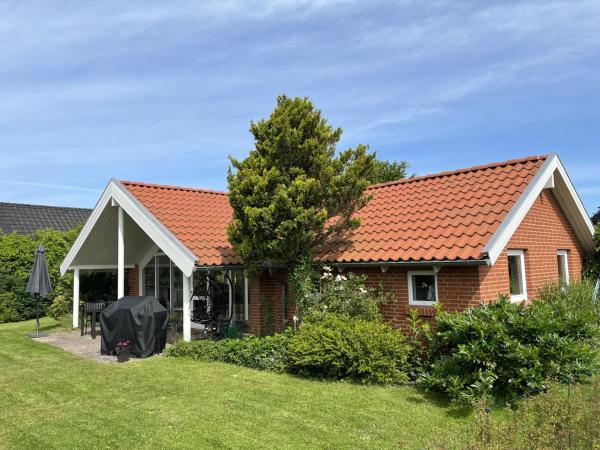 Na zdjęciu widoczny jest obiekt Lovely Holiday Home Only Approx, 350 Meters From Høll Strand, położony w mieście Børkop.