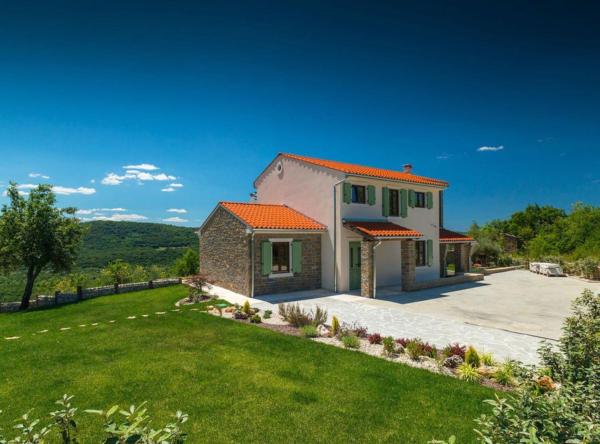 The photo shows the Authentic Villa Banić located in the city of Bartolići.