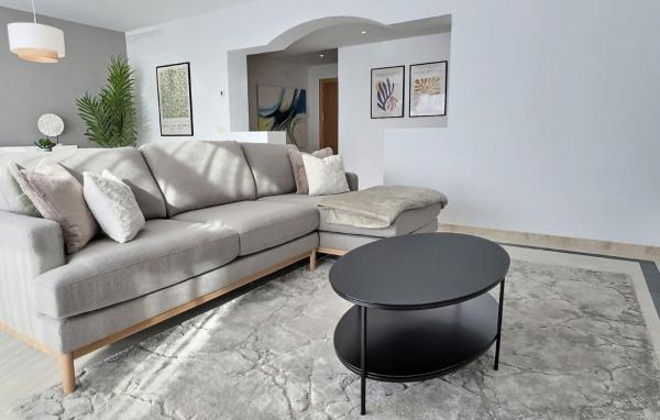 Beautiful Penthouse Apartment With Three Large Double Bedrooms In Casares Costa - Casares