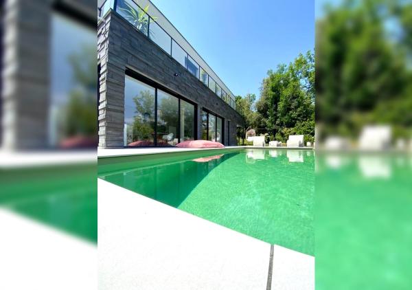 Auf dem Foto ist das Objekt Villa Iris en Ardèche - Piscine Privée et Jardin in der Stadt champis zu sehen.