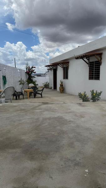 På bilden syns objektet Casa com 2 quartos no Alto do Moura som ligger i staden Fazenda Nova.