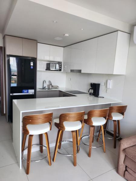 Na fotografii je vidět objekt Modern Apartment Best in Town Equipetrol 1 to 5 guests nacházející se ve městě Hamacas.