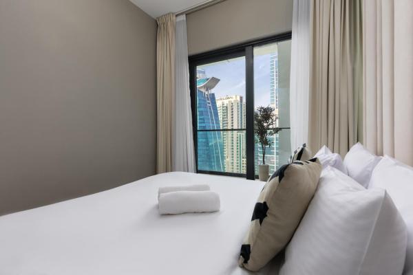 Foto 9: Waves - Modern Apt with Balcony & Canal View in Business Bay