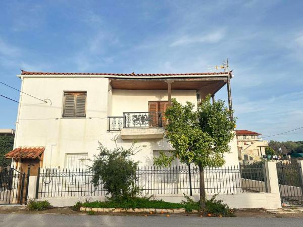 På billedet ses objektet Ioanna's traditional apartment beliggende i byen Pákia.