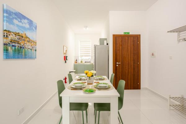 Contemporary St Julians Comfort, St Julian's
