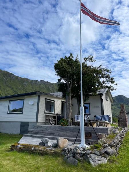 På billedet ses objektet Paradis i Brenna, Lofoten beliggende i byen Kleppstad.