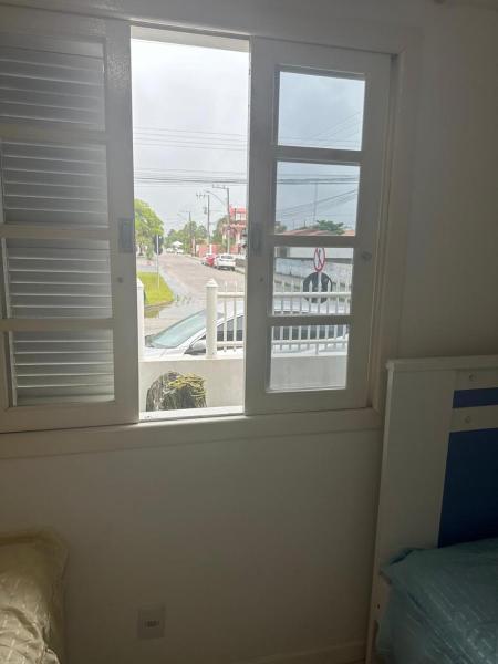 A la foto es mostra l'objecte Casa Júnior Alessandra situat a la ciutat de Palhoça.