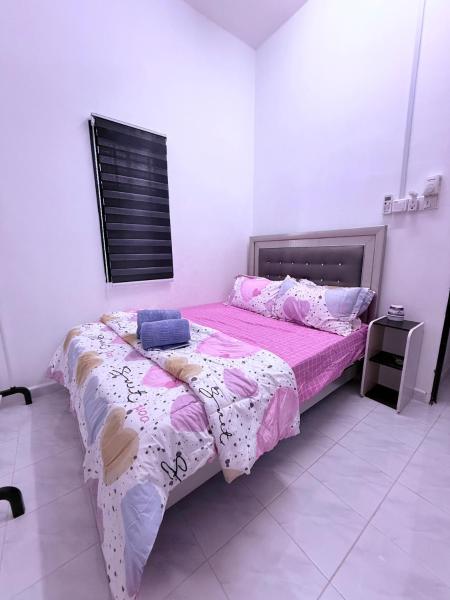 Στη φωτογραφία φαίνεται το αντικείμενο De Bunga Homestay που βρίσκεται στην πόλη Parit Raja.