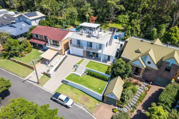 Fotografie 8: Cloud Nine, 18 Wynne Cres - heated pool, waterviews, beach