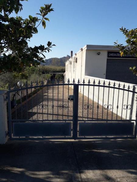 写真にはシニスコーラ市にあるCasa via Sardegnaが写っています。