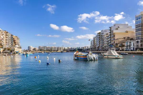 Spinola Seafront Loft Deluxe, St Julian's