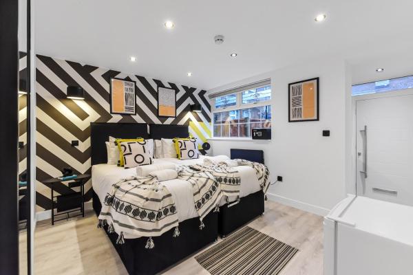 Bright & Bold Studio Perfect for a Chic Stay, London