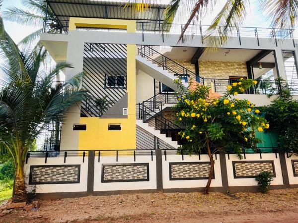 A la foto es mostra l'objecte Happy Hampi Home situat a la ciutat de Hospet.