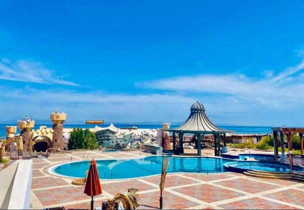 A la foto es mostra l'objecte paradise bay hotel situat a la ciutat de Dahab.