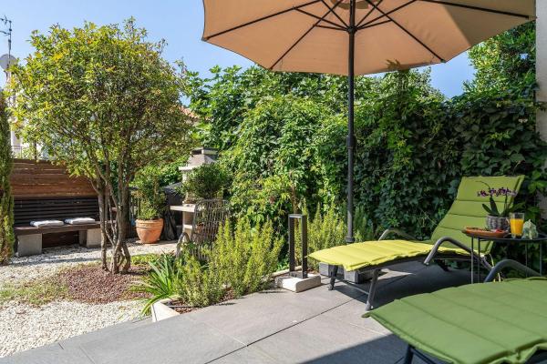 A la foto es mostra l'objecte Exquisites Ferienhaus mit privatem Garten, Liegen, Kinderstuhl, Waschmaschine - nur 700 Meter zum Strand situat a la ciutat de Poreč.