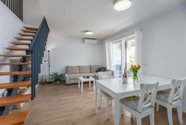 A la foto es mostra l'objecte Exquisites Apartment mit eigener Galerie, Babybett, Waschmaschine und nur 700 Meter zum Strand situat a la ciutat de Poreč.