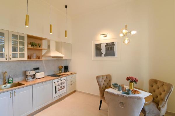 A la foto es mostra l'objecte Railway apartment situat a la ciutat de Rijeka.