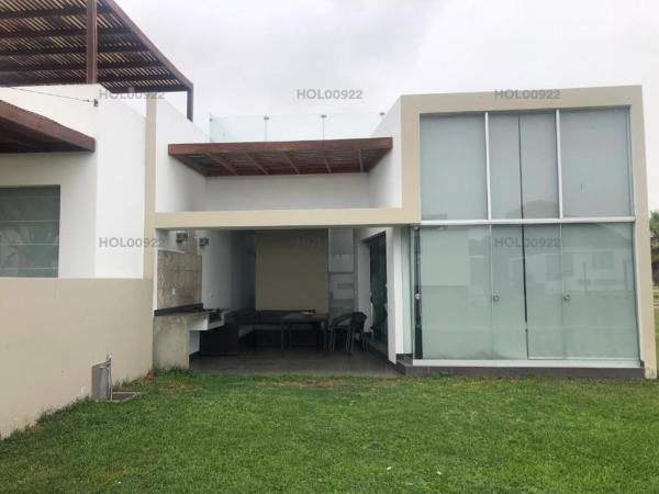A la foto es mostra l'objecte Casa en Asia situat a la ciutat de Fundo Copacabana.