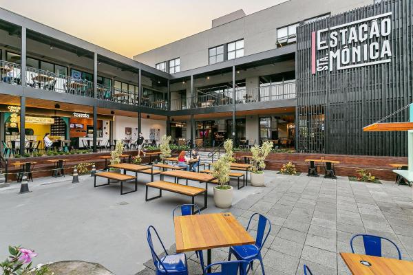 Na fotografii je vidět objekt WI-FI 300MB | Foodhall | Estação Santa Mônica nacházející se ve městě Florianópolis.