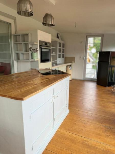 På billedet ses objektet 100 m2, 3 Zimmer, Parkplätze, Balkon, Europapark beliggende i byen Hofweier.