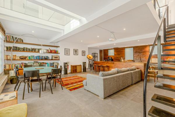 Spacious & Tranquil 2BR Maisonette in Notting Hill, London