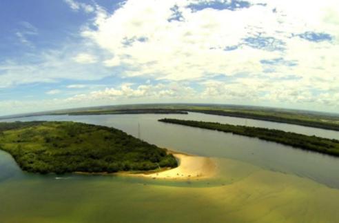 På billedet ses objektet CASA PARA TEMPORADA AMADEU e HABACUQUE beliggende i byen Bataiporã.
