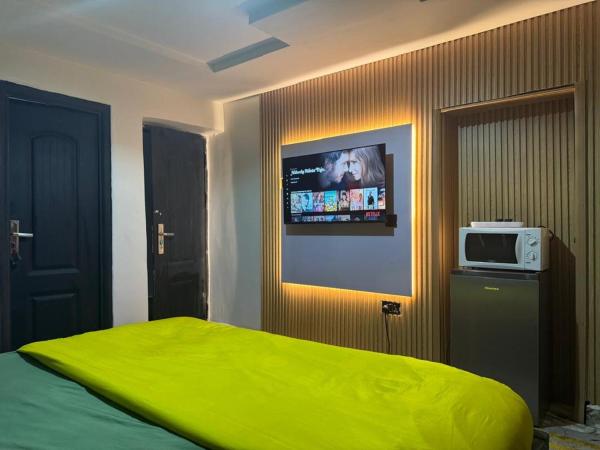 På billedet ses objektet Camp David Cozy Studio Wuse 1 with 24hrs Power beliggende i byen Abuja.