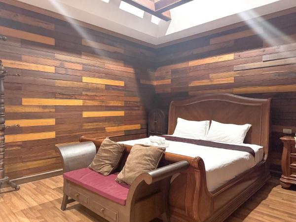 A la foto es mostra l'objecte Grand Amazon Hotel situat a la ciutat de Ban Ta.