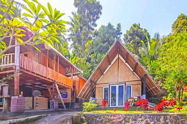 写真にはPapak市にあるRejeng Bungalow Near Gangga Waterfall Lombokが写っています。